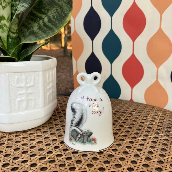 Cloverleaf Lane Other - Cloverleaf Lane Designers Collection Skunk "Have a Nice Day" Linda K Powell Bell
